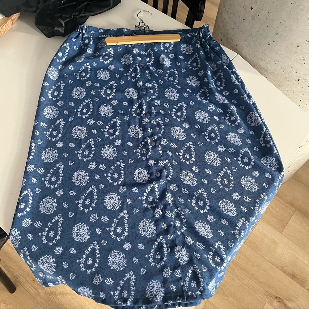 3/30$   Vintage | Blue Paisley Button Front Midi Skirt